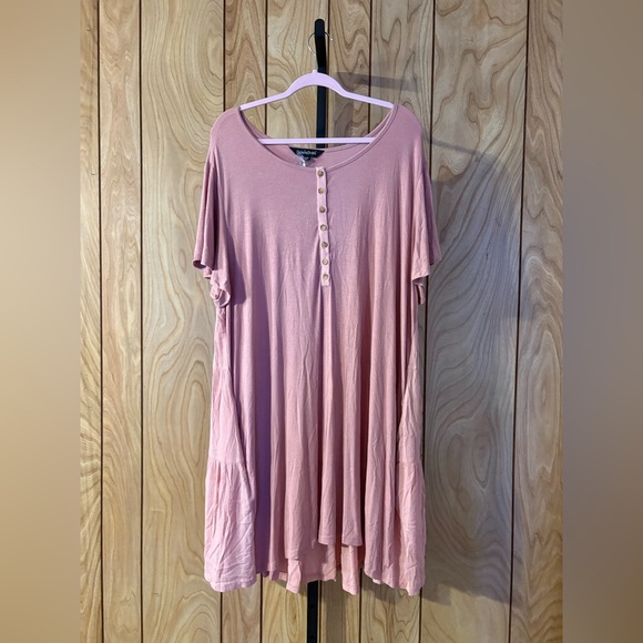 DAVI & DANI Dresses & Skirts - Davi & Dani Plus Size Pink Mixed Fabric Tiered Henley Dress